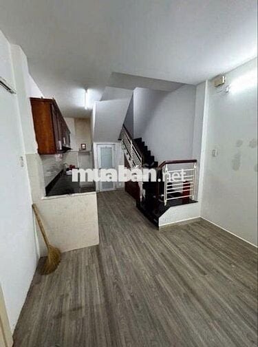 3PN, 4WC. Nhà 3 lầu Sân thượng Nguyễn Tiểu La, Q10. DT: 3.5x14m