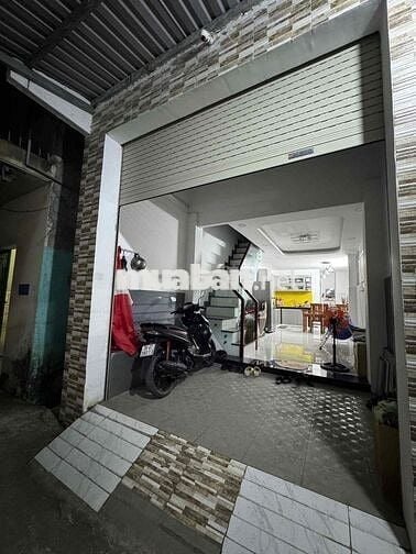 Cho thuê nhà nguyên căn cách chợ Xuân Thới Thượng 100m