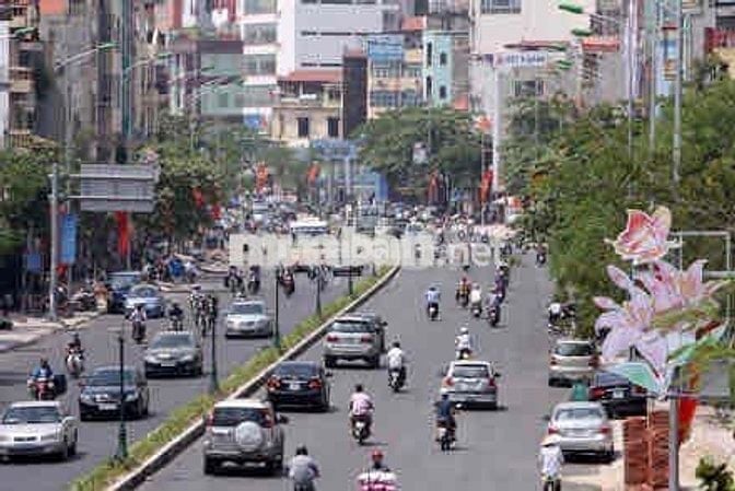 Cần bán tòa kính nhà mặt phố Nguyễn Văn Cừ 195m2 giá hơn 70 tỷ