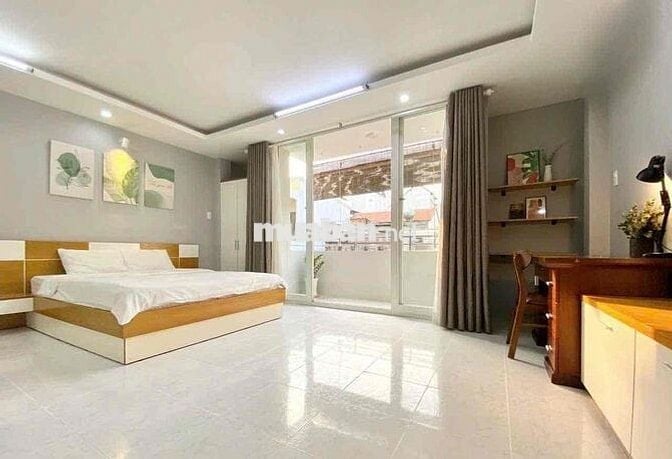 Sân pickle ball trong toà nhà , thang máy , đầy đủ tiện nghi