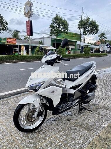 Xe tay ga AB 2016 trắng đen mới 90% mới bảo dưỡng