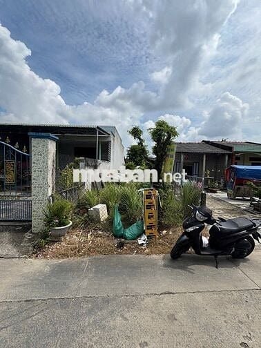 Đất chính chủ sổ đỏ full thổ cư 138m2 Dương Xuân Hội, Long An