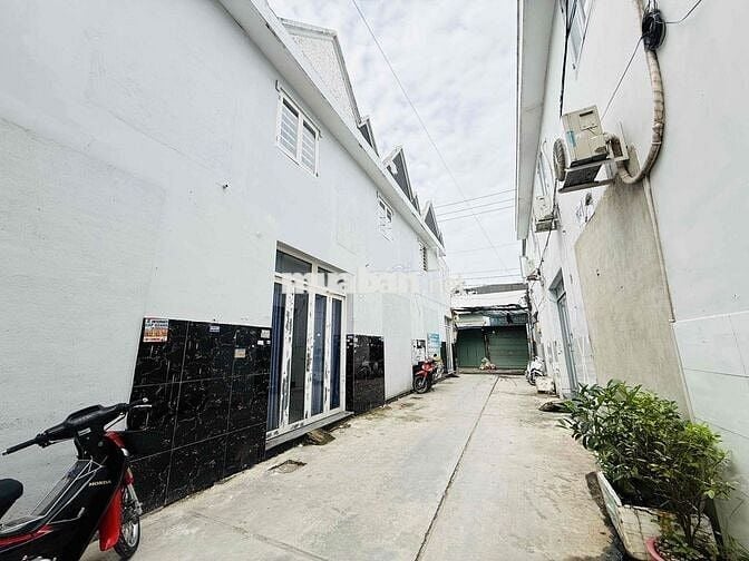 MẶT TIỀN Lô Góc 108m2  - ngang 5,5 chợ BÌNH THÀNH, KDC VĨNH LỘC, ngang