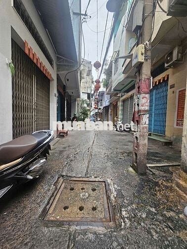 Nhà nằm tại mặt tiền hẻm ô tô đường Âu Cơ, Tân Bình, DTđất 106m2