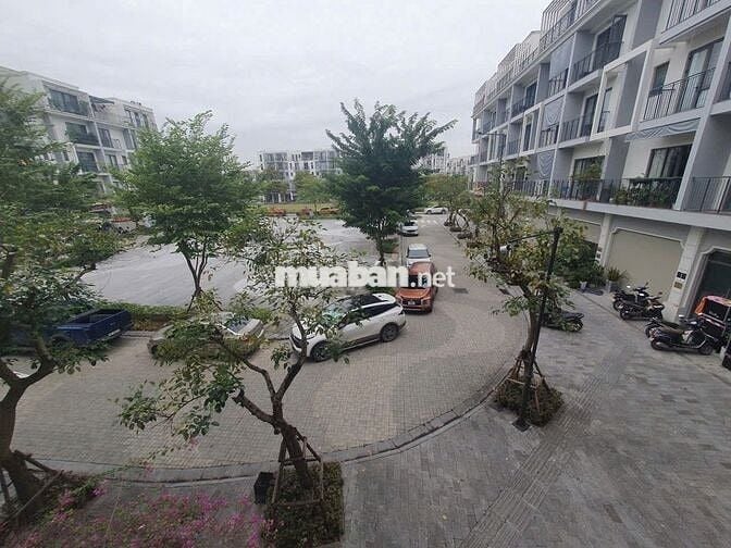 Văn phòng Shophouse 2 mặt tiền, sân đỗ ô tô trước sau.