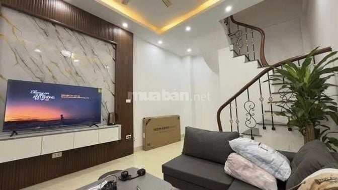  cho thuê biêt thư ngõ 234 hoàng quốc việt 110m x4T ô tô đỗ cửa