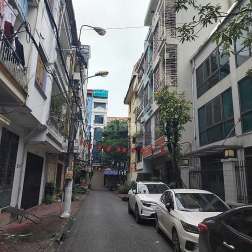 PHÂN LÔ TRUNG KÍNH, MẠC THÁI TỔ, 50M 7T THANG MÁY – NỘI THẤT SANG, SỊN