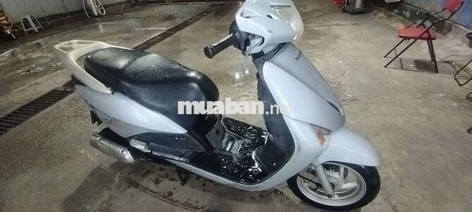 Kẹt tiền cần bán xe biển số đẹp.