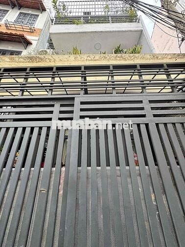 Giáp Quận 1, Nhà 60m2, 3 tầng 3PN, hẻm thông gần mt Hoàng Hoa Thám