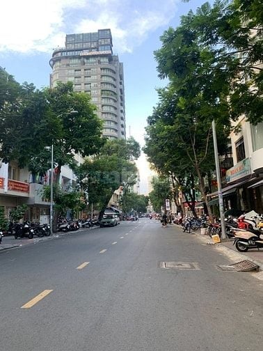 Bán mặt tiền ID28 ngay Lê Thị Hồng Gấm, Quận 1.