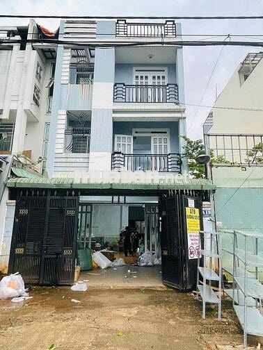 Chính chủ cần sang hđ nhà rộng rãi mặt tiền phía sau chợ đầu mối HM