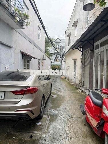 nhà sau căn mặt tiền HT45 . hẻm 4,5m xe hơi đậu cửa. khu dân cư HH