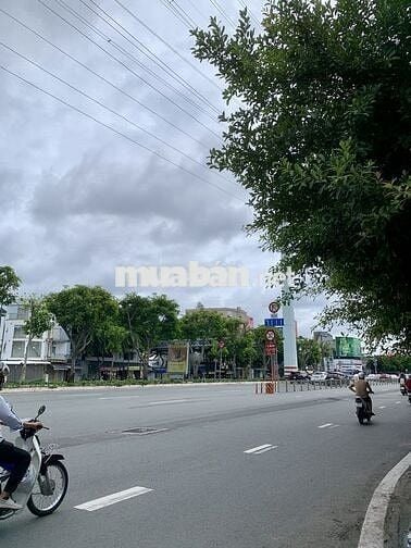 Bán nhà hẻm 507 Lê Quang Định thông Phạm Văn Đồng.