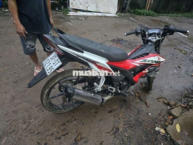 Kẹt tiền cần bán gấp xe sonic chính chủ