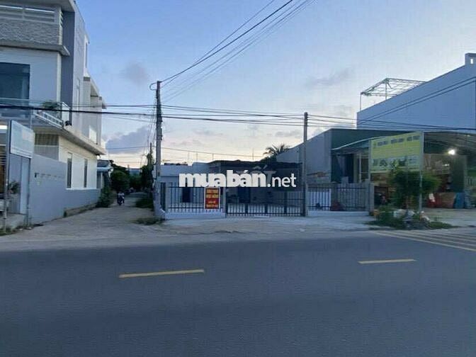 CHO THUÊ MẶT BẰNG KINH DOANH 200M2(10X20), 3 MẶT TIỀN ĐƯỜNG ĐT 702