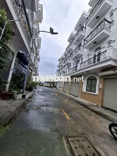 Nguyễn ảnh thủ và chợ ht 13 và các trường anh ngữ sát