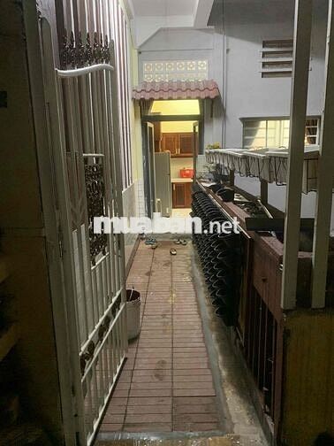 Chung cư tầng 3, 85m2, 3pn, nằm mặt tiền đường Lê quang sung Q6