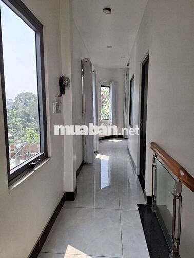 Nhà nguyên căn cho thuê còn phòng trên lầu 2