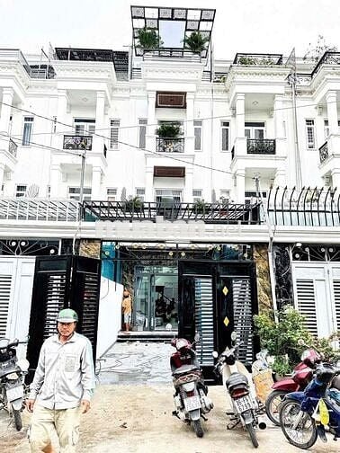 Bán nhà quận 12 Sổ Hồng Riêng 3 Lầu sân Thượng