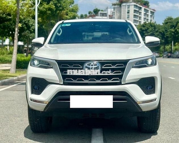 Toyota Fortuner 2024 2.4L 4x2 MT - 49,000 km cọp.