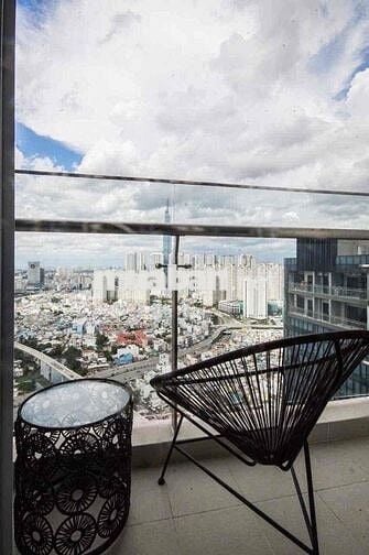 Căn hộ cao cấp 2PN - Ban công view thành phố