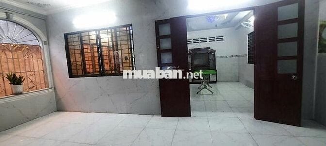 Nhà rộng rãi ngay trung tâm thành phố (cho thuê hoặc bán)