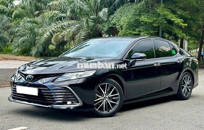 Bán Toyota Camry 2022, bản 2.5Q màu đen