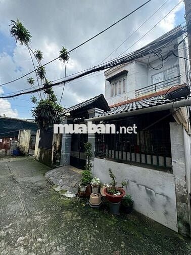 Nhà cần tiền giảm giá sát sườn , Trung Tâm Bình Tân , TL10