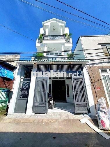 bán nhà shr dt 5x20 đúc 2 lầu + sân thượng sổ cn 93m san 270m Q12