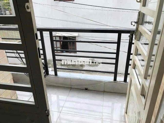 Nhà 1 trệt 2 lầu 2PN góc 2 mặt tiền hẻm xe hơi gần Phạm Văn Đồng