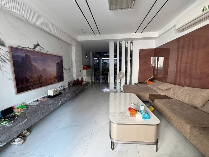 💎 Hiếm Có! Nhà Trung Tâm Nguyễn Trọng Tuyển – 3TỶ409 Sở Hữu Ngay!