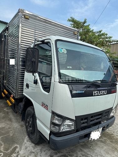 XE tải ISUZU QKR270,tải trọng 2350kg ,thùng kín
