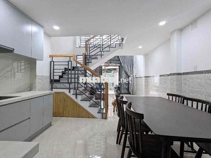 Emart, Nhà mới xây ở ngay, 4 tầng full nội thất, HXH Nguyễn Tư Giản