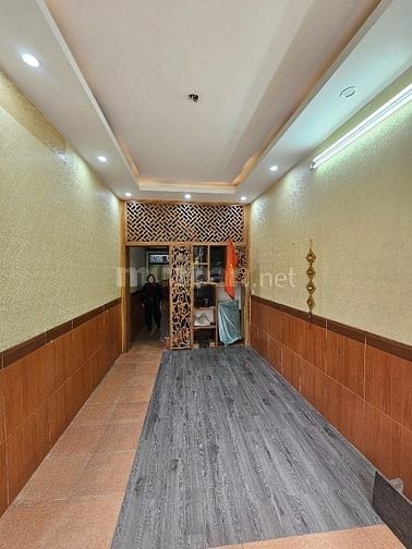 Cho thuê nhà MP Bạch Đằng. DT 42m x 5T. Phù hợp làm VP Kd hoặc làm Kho