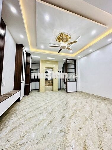 NGÕ 28 PHỐ TỨ LIÊN - THANG MÁY - GẦN TÂY HỒ - GẦN TRUNG TÂM-THUẬN TIỆN