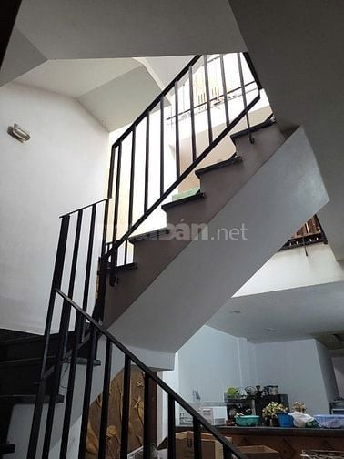 Cho thuê nhà nguyên căn hẻm xe hơi gần cư xá Lam Sơn Nguyễn Oanh,2 lầu