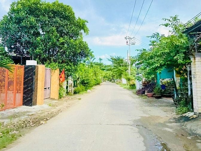 Bán lô đất 120m2, cách Quốc lộ chỉ 100m, dân ở đông kín, chỉ 8xxtr