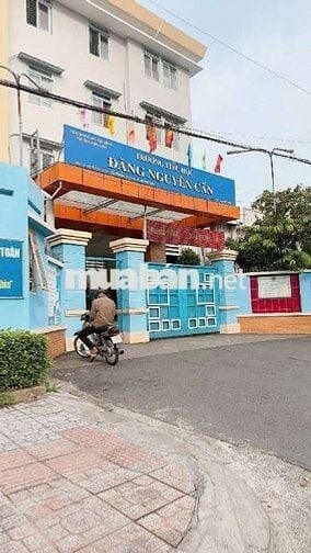 Nhà trung tâm Q6 , giá rẻ , tiện ích bao la , 3 tầng .