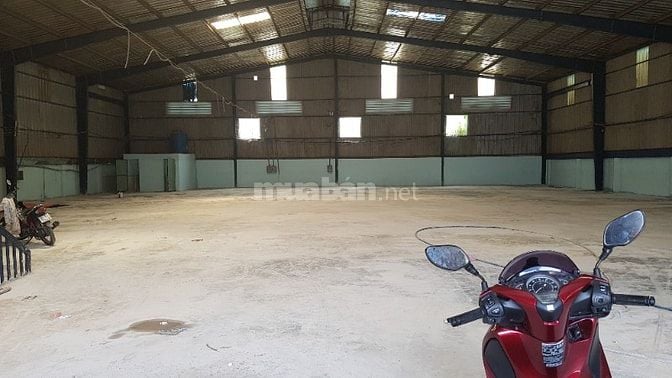 Nhà xưởng cho thuê mặt đường apd27 an phú đông quận 12 dt: 1100m