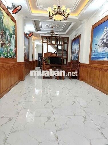 Cho thuê nhà 3 lầu có: 5pn đầy đủ nội thất bên đường DT 743 - Dĩ An