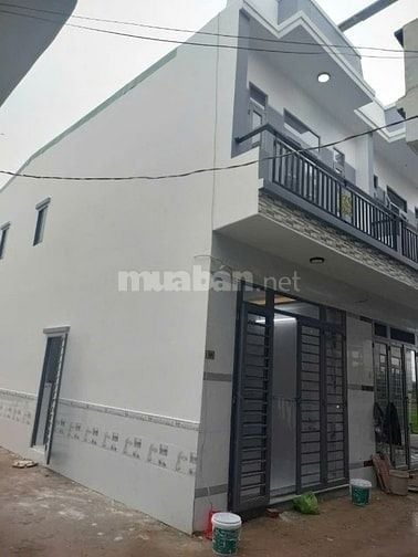 nhà góc 2 mặt tiền gần chợ mỹ hạnh – giá tốt 690tr  – dọn vào ở ngay  