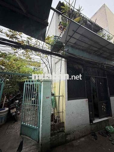 bán đất tặng nhà c4. DT lớn ngay tt quận 7 . ngang 5.5m