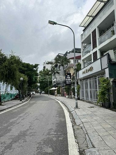 Bán nhà phố Quảng An 105m2, ô tô qua nhà, gần Hồ Tây, ở luôn