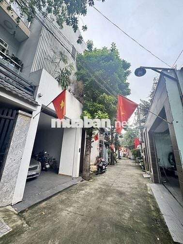 Bán Nhà 210m HXH Đ.Số11 Gần Đ.hoc Sư Phạm Linh Trung DT(8×26) 3Pn