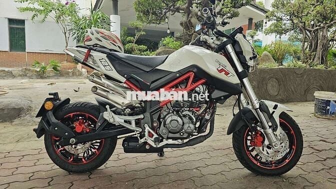 Benelli TNT 125 trùm mền