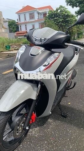 SH 160i ABS phiên bản Sport xám xi măng