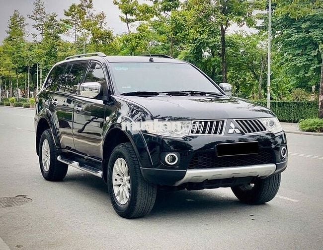 Mitsubishi Pajero Sport 7 chỗ tự động máy dầu RẺ