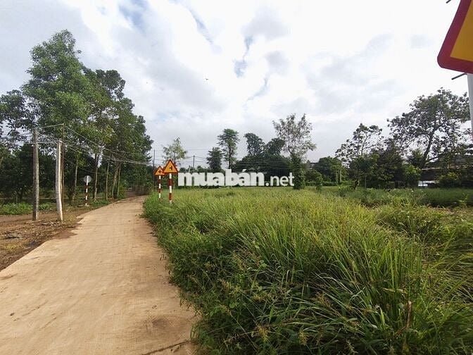 Bán lô góc 2 mặt tiền, thổ cư, DT 10x28m