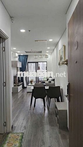 Cho thuê căn hộ 2 phòng ngủ Chung Cư Monarchy B