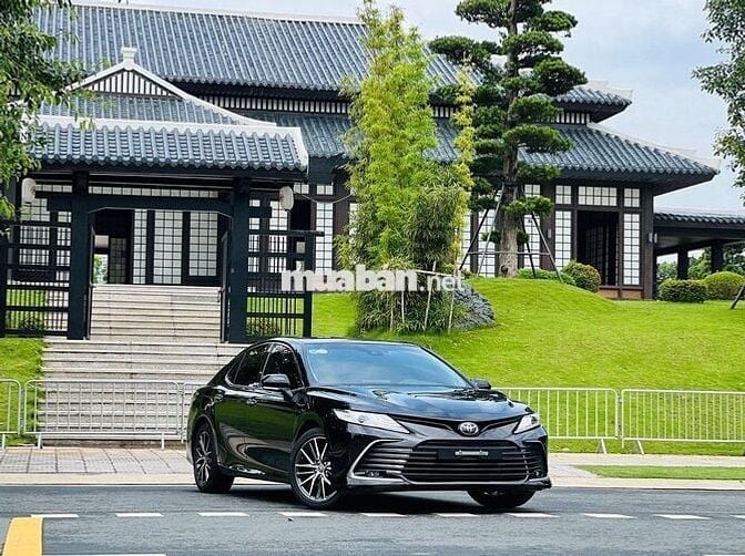 Toyota Camry 2022 2.0Q - siêu lướt 22,000 km.